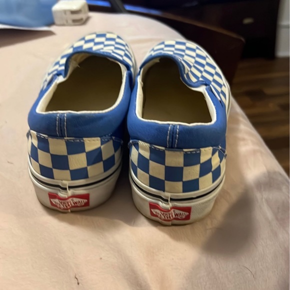 Vans - Picture 2 of 7